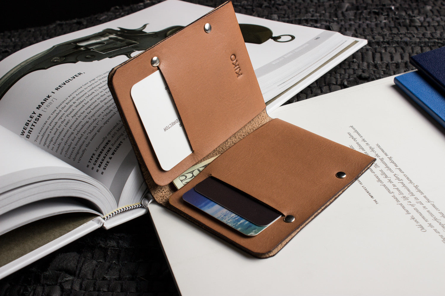 Men's Kiko Unstitched Handmade Vegetable Tanned Leather Bifold Wallet